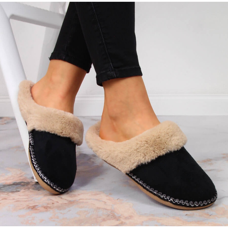 Schwarze Cloxx home Damenhausschuhe mit Fell 1
