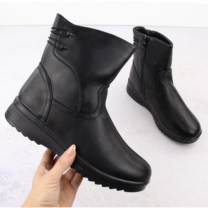 Bequeme, isolierte schwarze Damenstiefel Potocki 90314 1