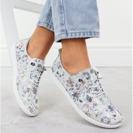 Damen -Lederschuhe mit weißen Blumen T.Sokolski 2023 FL 4