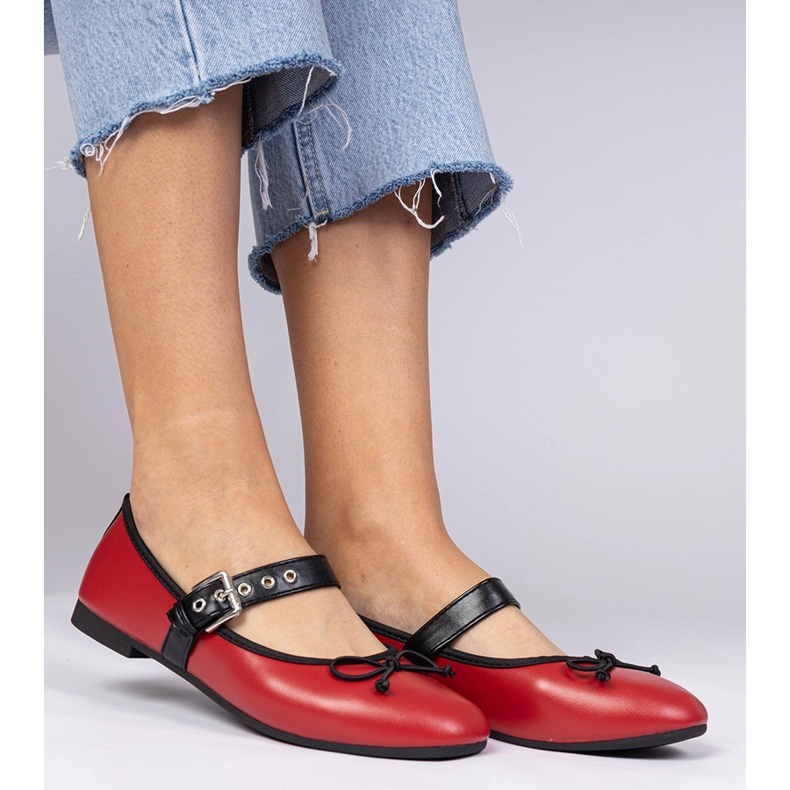 Rote Frauen -Ballerinas mit einem Bogen 1