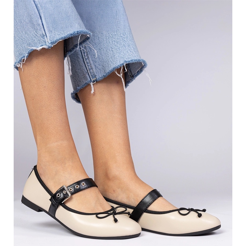 Beige Frauen Ballerinas mit einem Bug 2