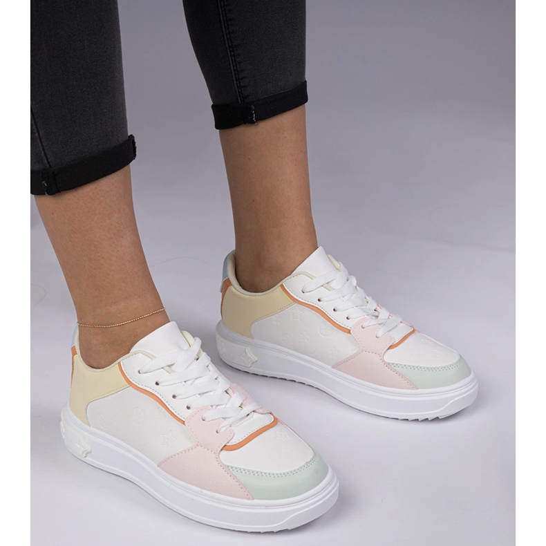 Weiße und gelbe Sport-Turnschuhe aus Öko-Leder 1