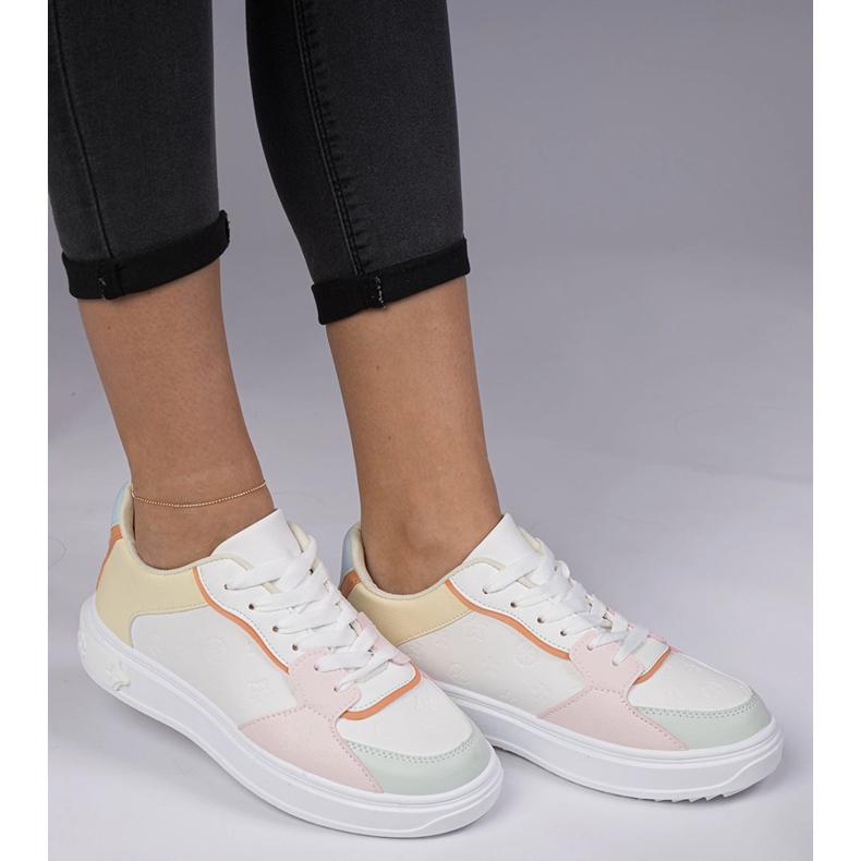 Weiße und gelbe Sport-Turnschuhe aus Öko-Leder 2