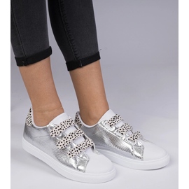 Silber -Turnschuhe mit Tierklettverschluss 2