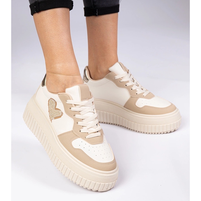 Braune Frauen -Sneaker mit einem Brokatherz 2