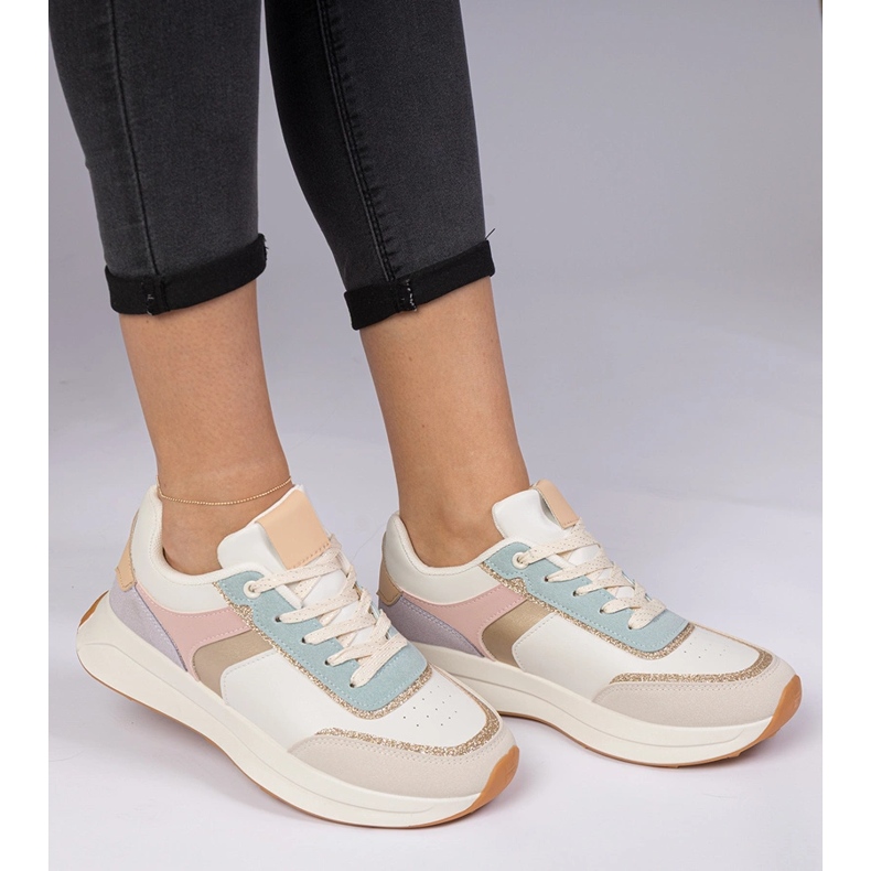 Mehrfarbige Frauen -Turnschuhe mit Glitzer mit einem Tiermuster beige 1
