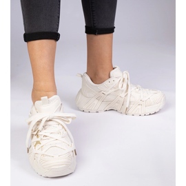 Beigefarbene Sneaker mit massiver Sohle 2