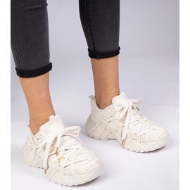 Beigefarbene Sneaker mit massiver Sohle 3