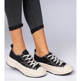 Materialsneaker für schwarze Frauen 1