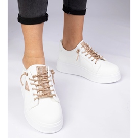 Weiße Turnschuhe mit Champagnerzirkonen 2