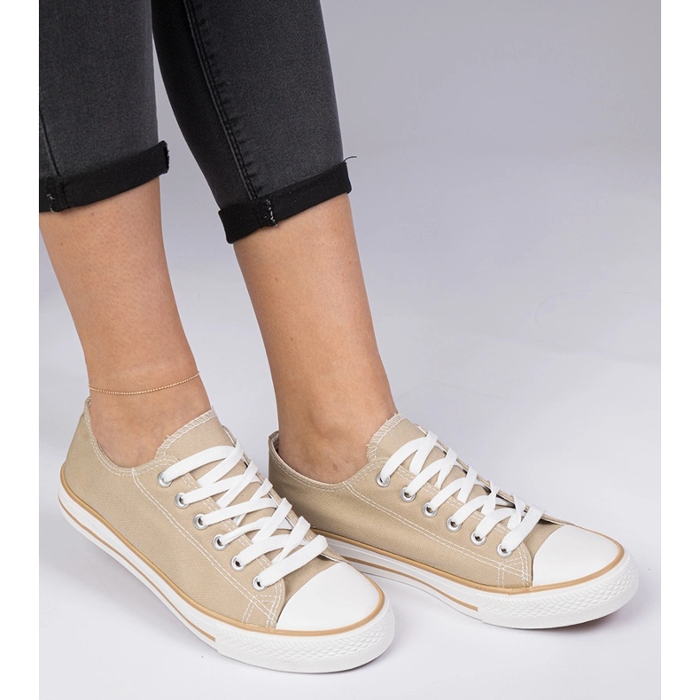 Beige klassische Frauen -Sneaker 1