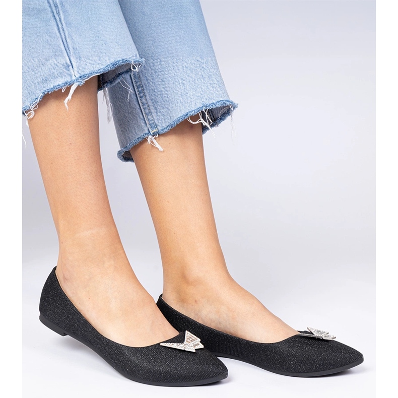 Glitzer Ballerinas der schwarzen Frauen mit einem Schmetterling 1