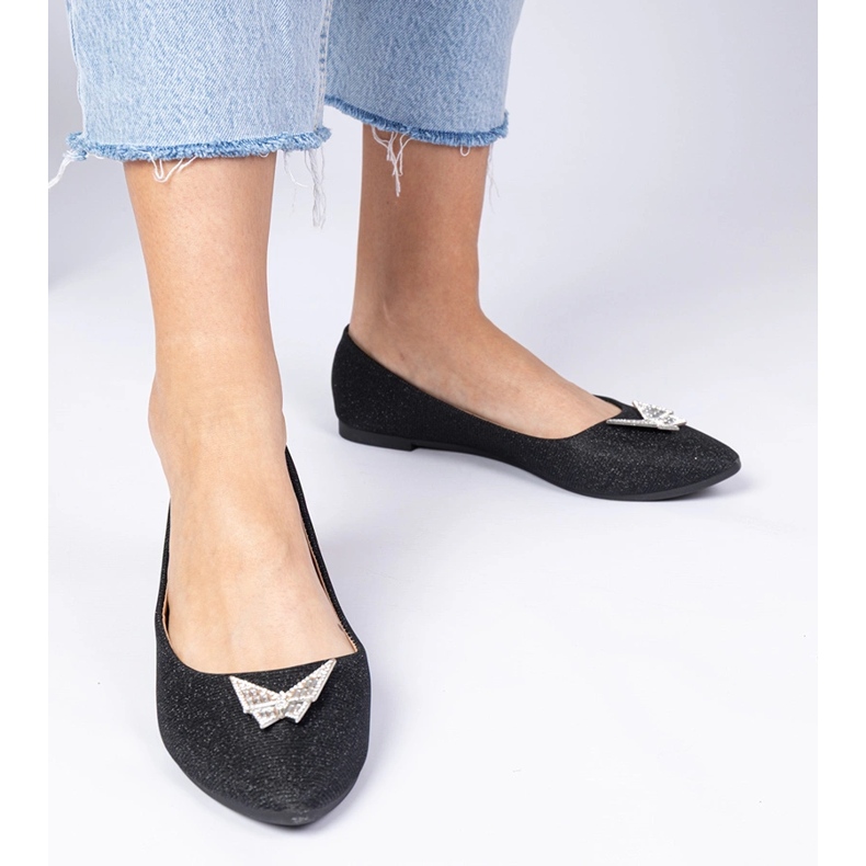 Glitzer Ballerinas der schwarzen Frauen mit einem Schmetterling 2