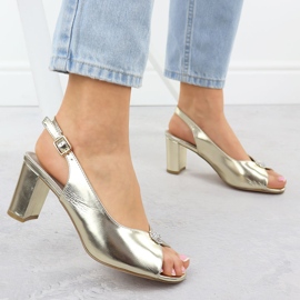 Frauensandalen auf dem postmetallischen Goldenen Jezzi 6985 2