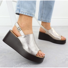 Frauensandalen auf der Plattform Golden Jezzi 24130 2