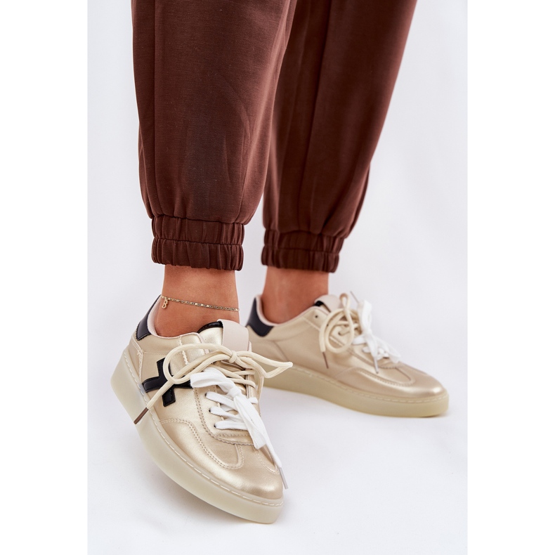 Niedrige Frauen -Sportschuhe golden 2