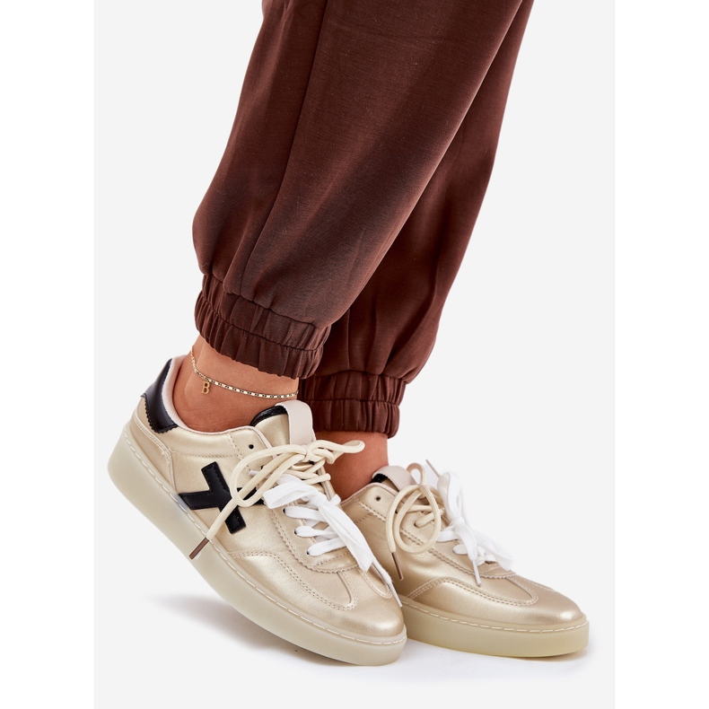 Niedrige Frauen -Sportschuhe golden 1