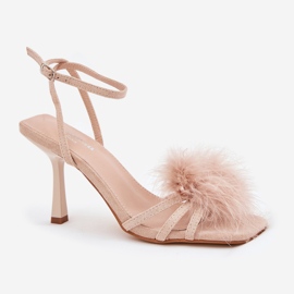Frauensandalen auf einer Stecknadel mit Federn Beige 4