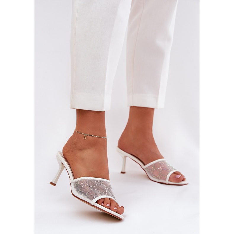 Dekorierte Flip -Flops auf der High Heel weiß 2