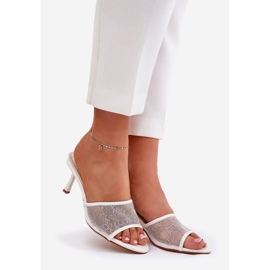 Dekorierte Flip -Flops auf der High Heel weiß 1