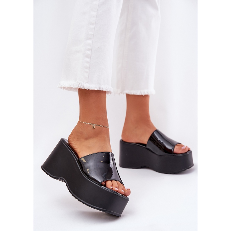 Bemalt Frauen Pantoffeln auf der Plattform und schwarze Keile 2