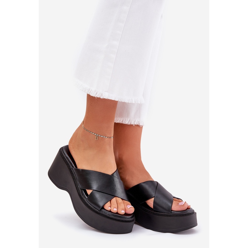 Damenflip Flops auf Plattform und schwarze Keile 1