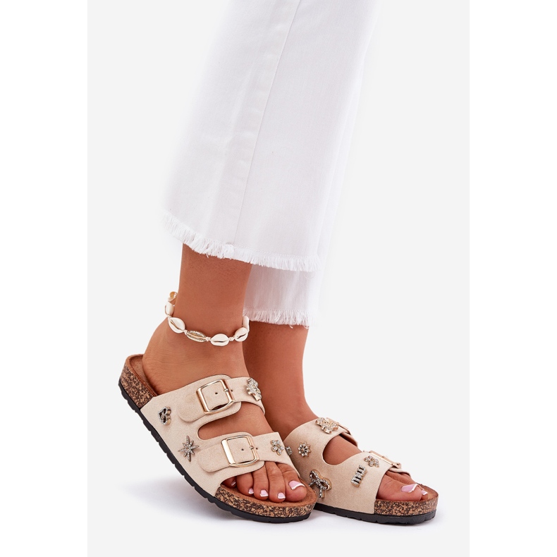 Damenschuhe auf einer Korksohle mit Schnallen und Stiften Beige 1