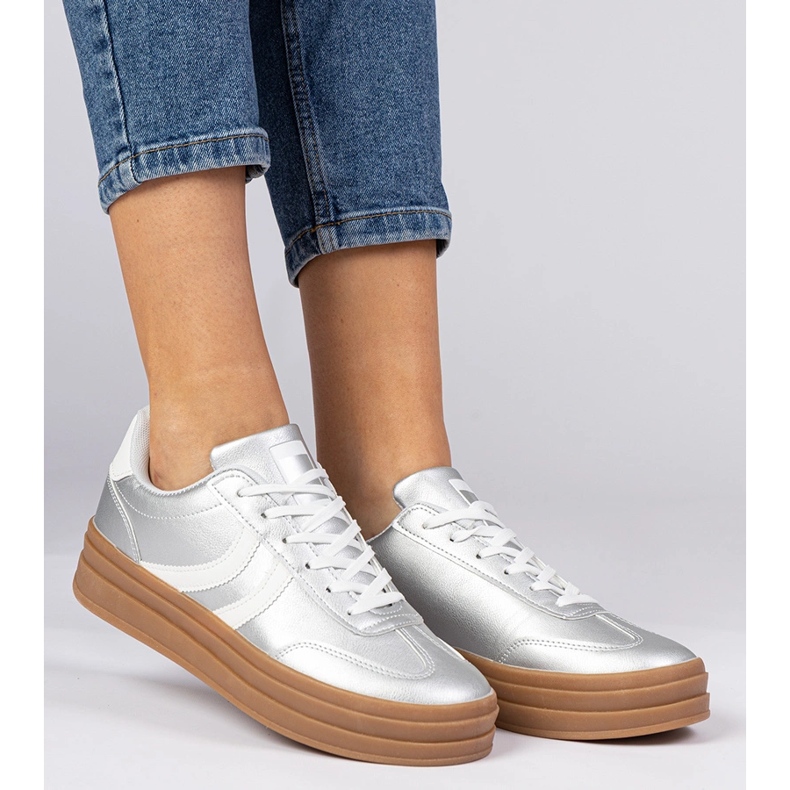 Silber -Turnschuhe Frauensport -Sneaker auf der Plattform silber- 1