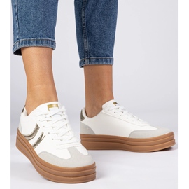 Weiße Turnschuhe Frauen -Sneaker mit einer goldenen Ergänzung 2