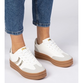 Weiße Turnschuhe Frauen -Sneaker mit einer goldenen Ergänzung 3