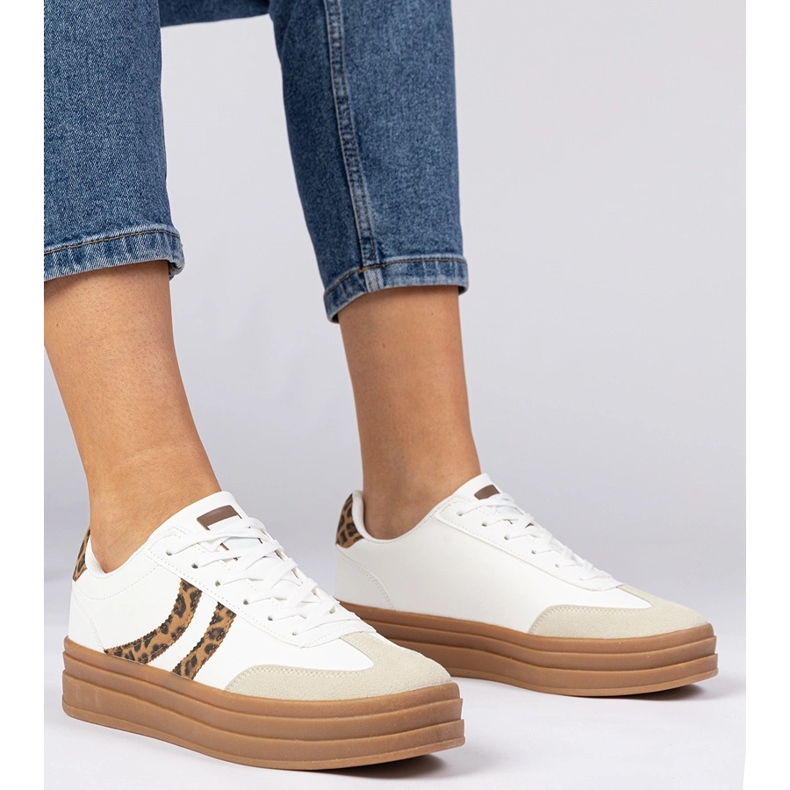 Weiße Turnschuhe Frauen -Turnschuhe mit einem Leoparden -Accessoire 1