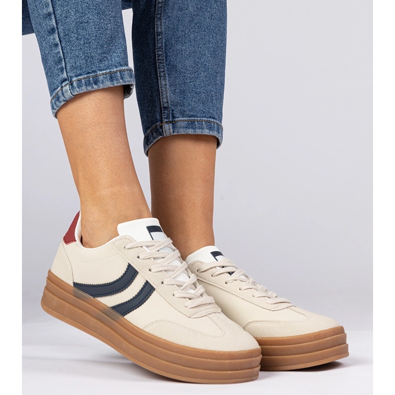 Beige Sneakers Damen -Sneaker mit einem dunkelblauen Accessoire weiß 2
