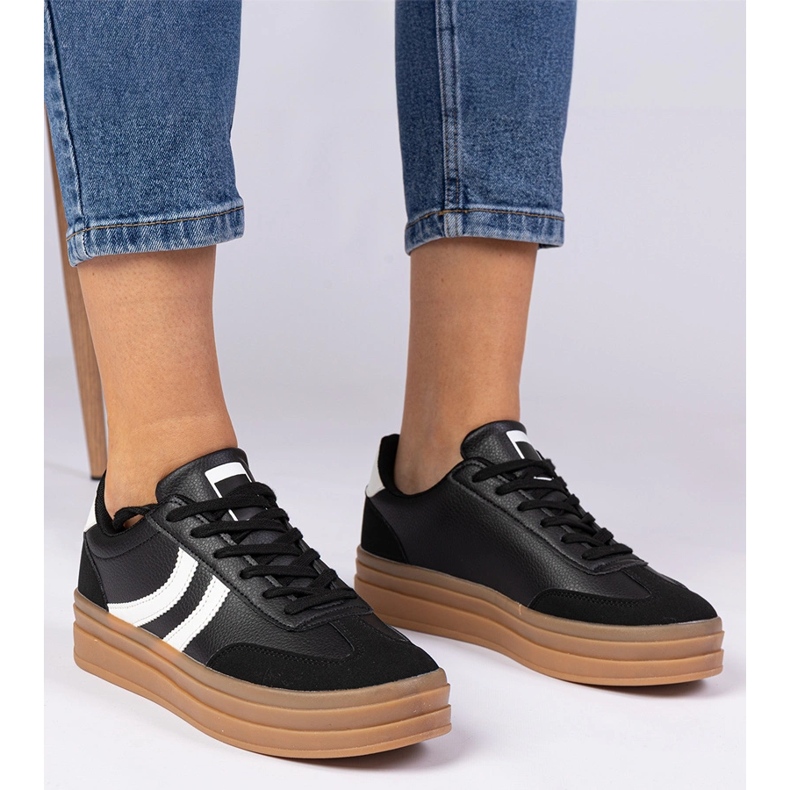 Schwarze Turnschuhe Frauen -Sneaker auf der Plattform 1