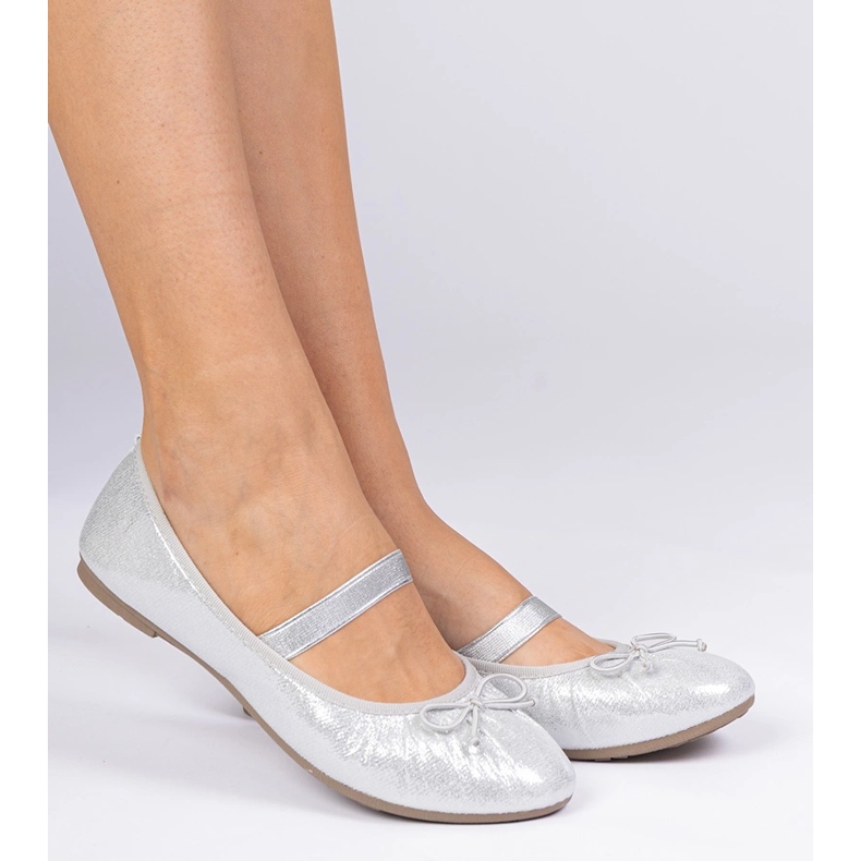 Silber Frauen Ballerinas mit einem Bug auf einer Elastizitätsbande 1
