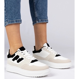 Weiß und weiße Turnschuhe der Frauen von Frauen 1