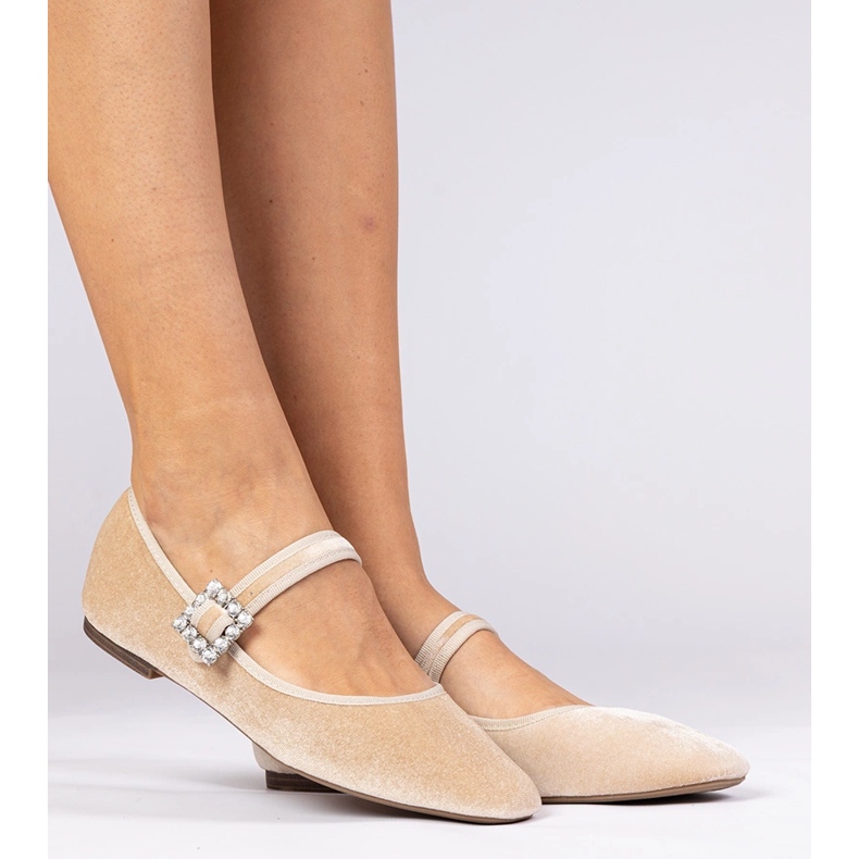 Beige Frauen Velor Ballerinas mit einer Schnalle 2