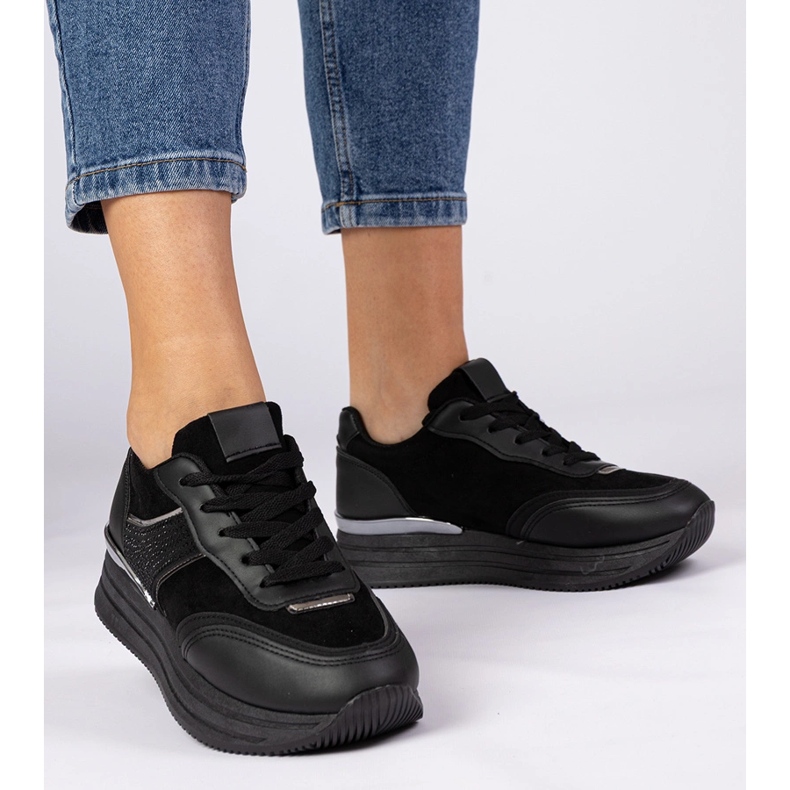 Schwarze Frauen -Turnschuhe auf der Plattform mit Zirkonen 1