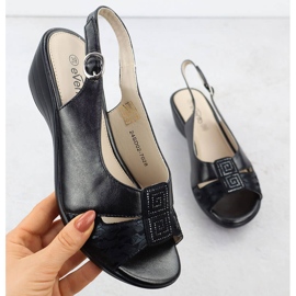 Frauensandalen auf Keilen schwarzer Evento 7028 1