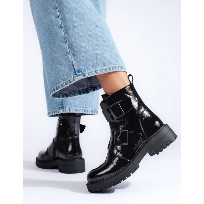 Schwarze Damenbaggies mit Schnallen 1