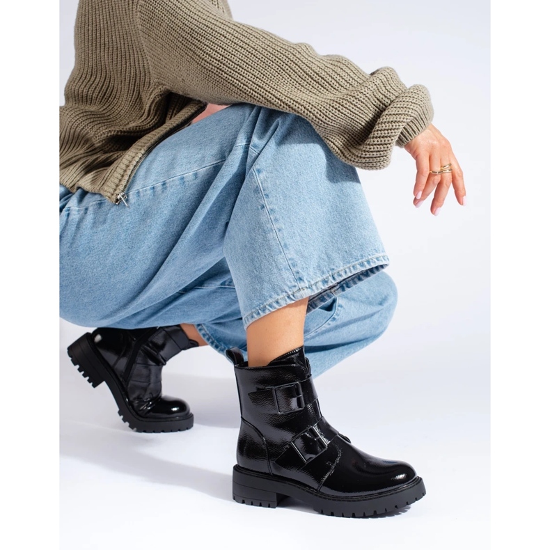 Schwarze Damenbaggies mit Schnallen 2