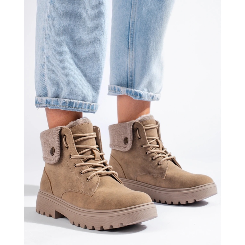 Beige Damenstiefel mit Schaffellfutter 1