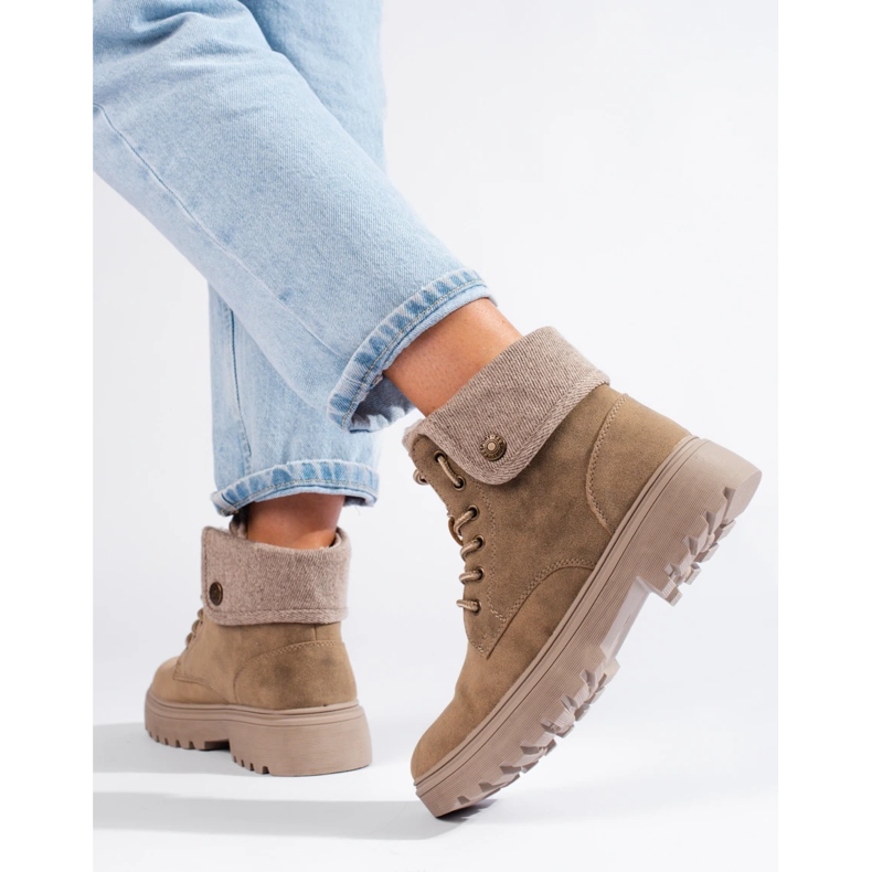 Beige Damenstiefel mit Schaffellfutter 2