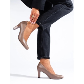 Klassische dunkelbeige Pumps von Shelovet 1