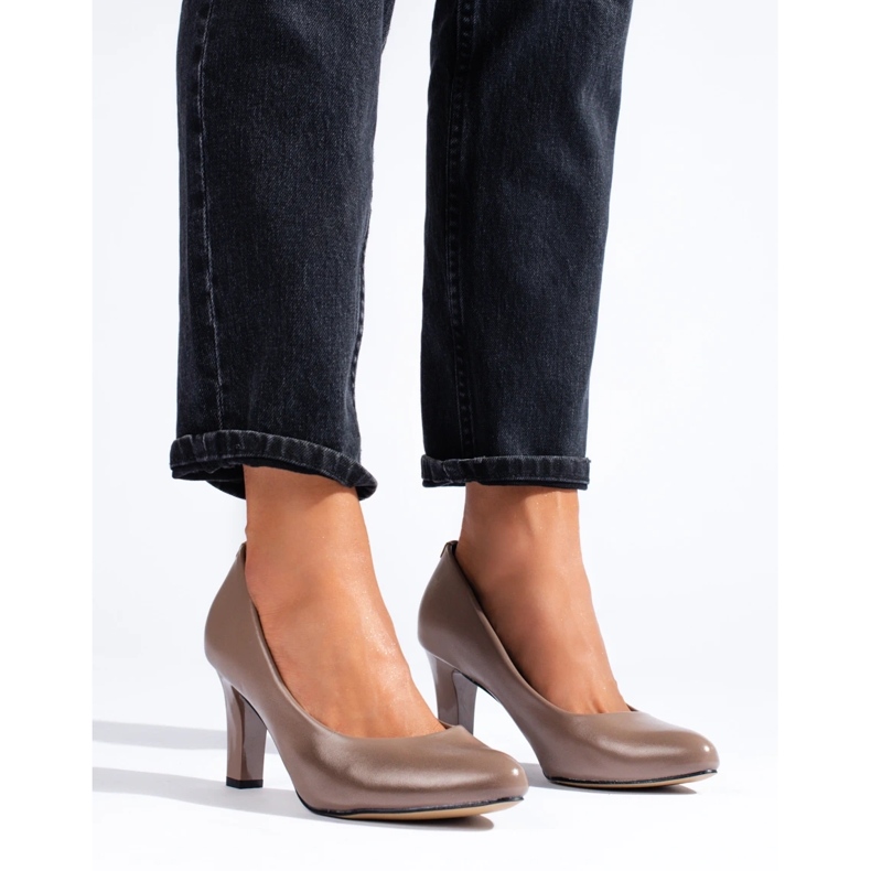 Klassische dunkelbeige Pumps von Shelovet 2