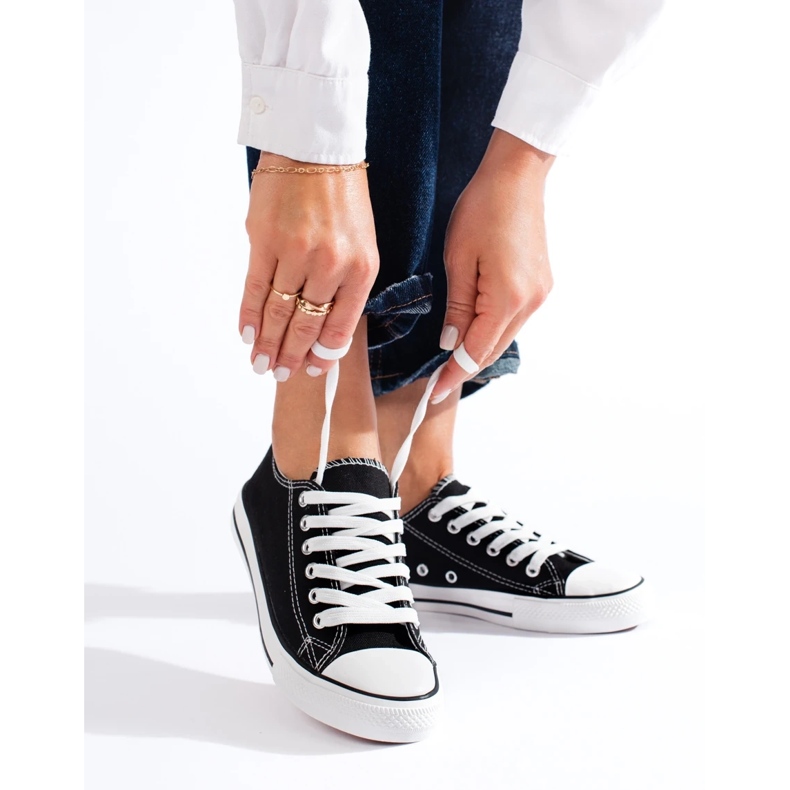 Klassische schwarze Shelovet-Sneaker 2