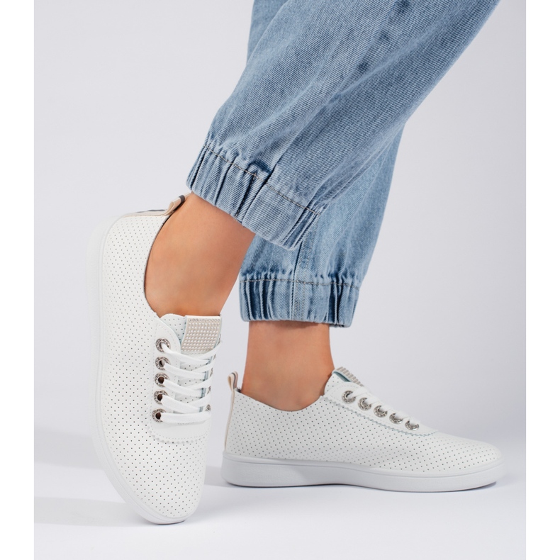 Durchbrochene weiße Turnschuhe für Damen 2