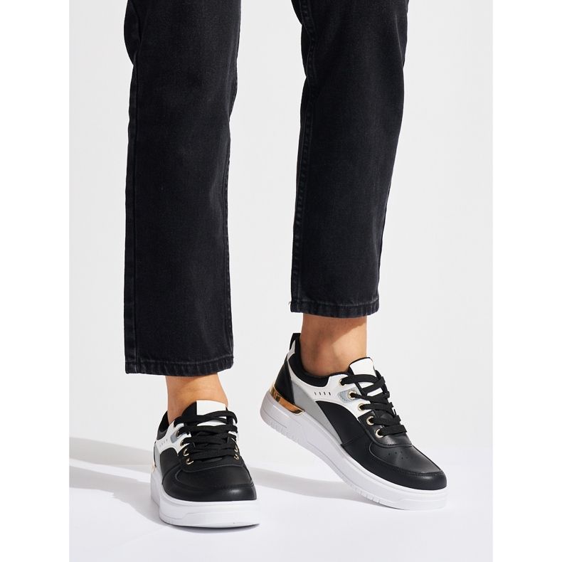 Schwarze Plateau-Sportschuhe 1