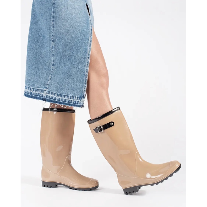 Hohe Damen-Gummistiefel aus Lackleder in Beige 1