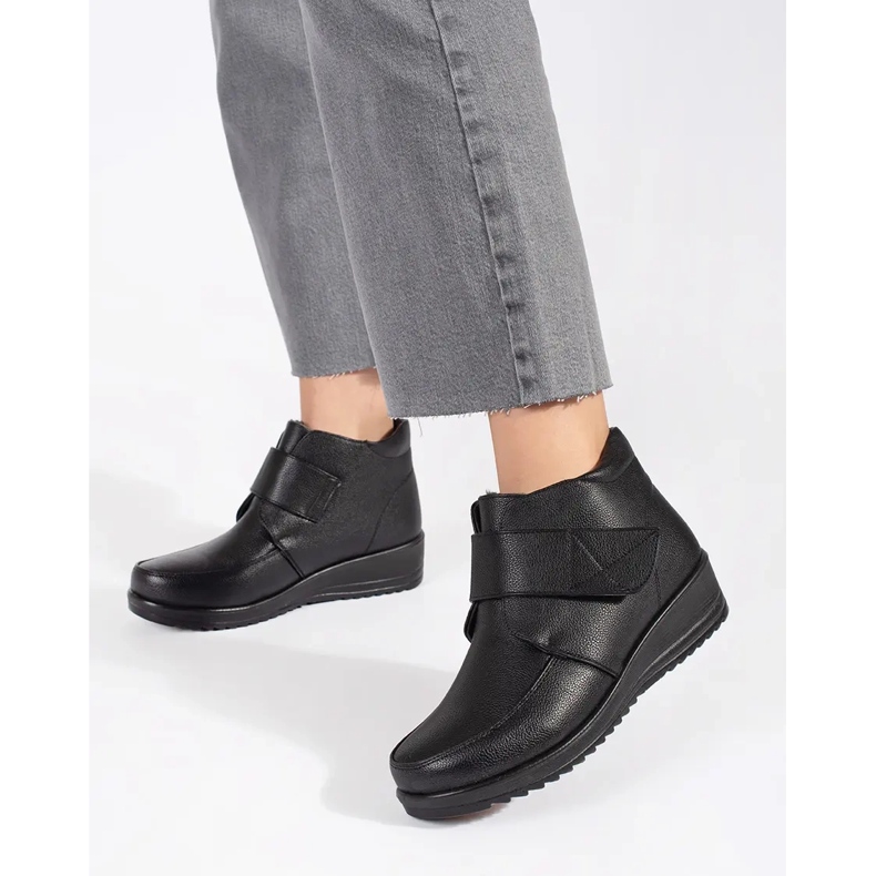 Schwarze, isolierte Keilstiefel für Damen 1