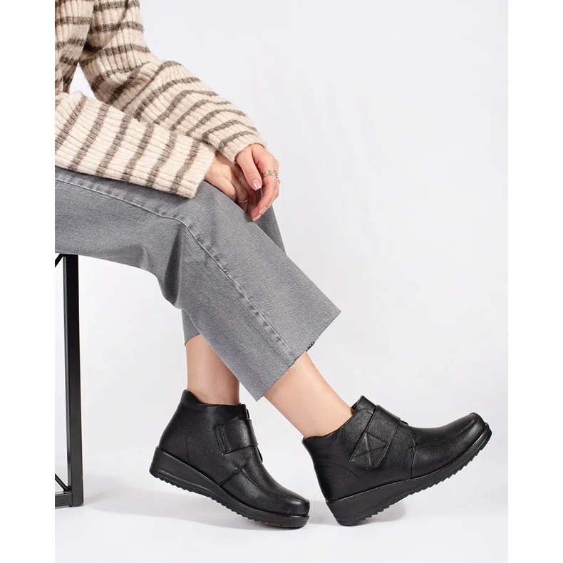 Schwarze, isolierte Keilstiefel für Damen 2